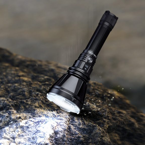 Lanterna Profesională Fenix HT18R V2.0 – Putere Extremă 3700 Lumeni, Fascicul Tactic de 1100m și Încărcare Rapidă USB-C