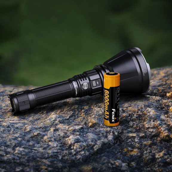 Lanterna Profesională Fenix HT18R V2.0 – Putere Extremă 3700 Lumeni, Fascicul Tactic de 1100m și Încărcare Rapidă USB-C