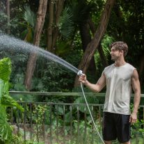   Duș Portabil de Camping Flextail Max Shower – Pompă Electrică Reîncărcabilă, Debit Reglabil, Alb
