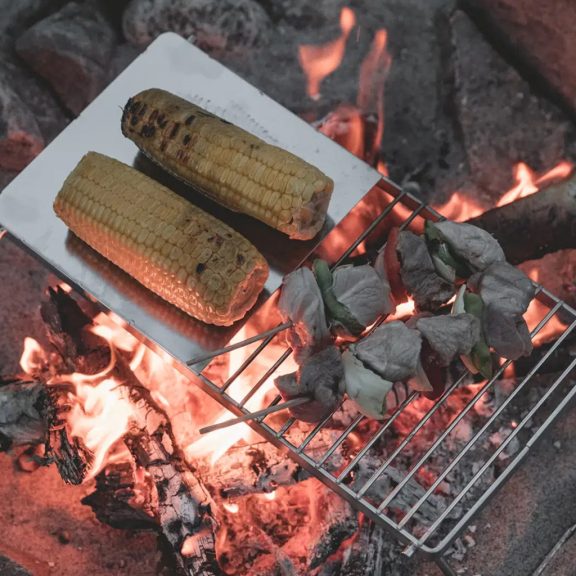 Grătar Pliabil și Suport pentru Ceaun Easy Camp Campfire, din Oțel Inoxidabil, cu Husă de Transport